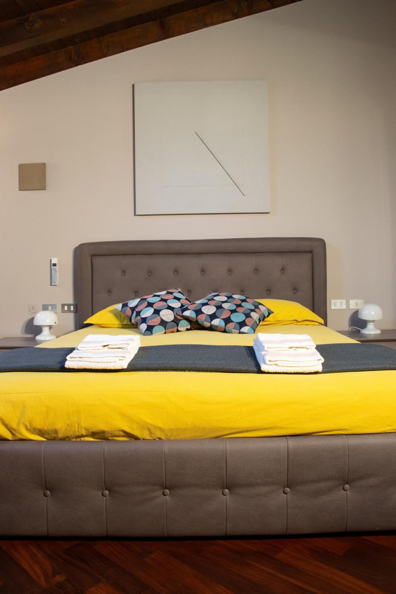 Dimora Altana Apartment Brescia Ngoại thất bức ảnh